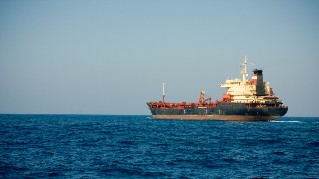Un tanker de pétrole en mer